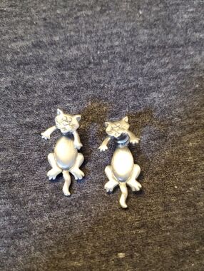 Vintage Signed JJ Jonette Jewelry Pewter Climbing Cat Ear Jacket Earrings